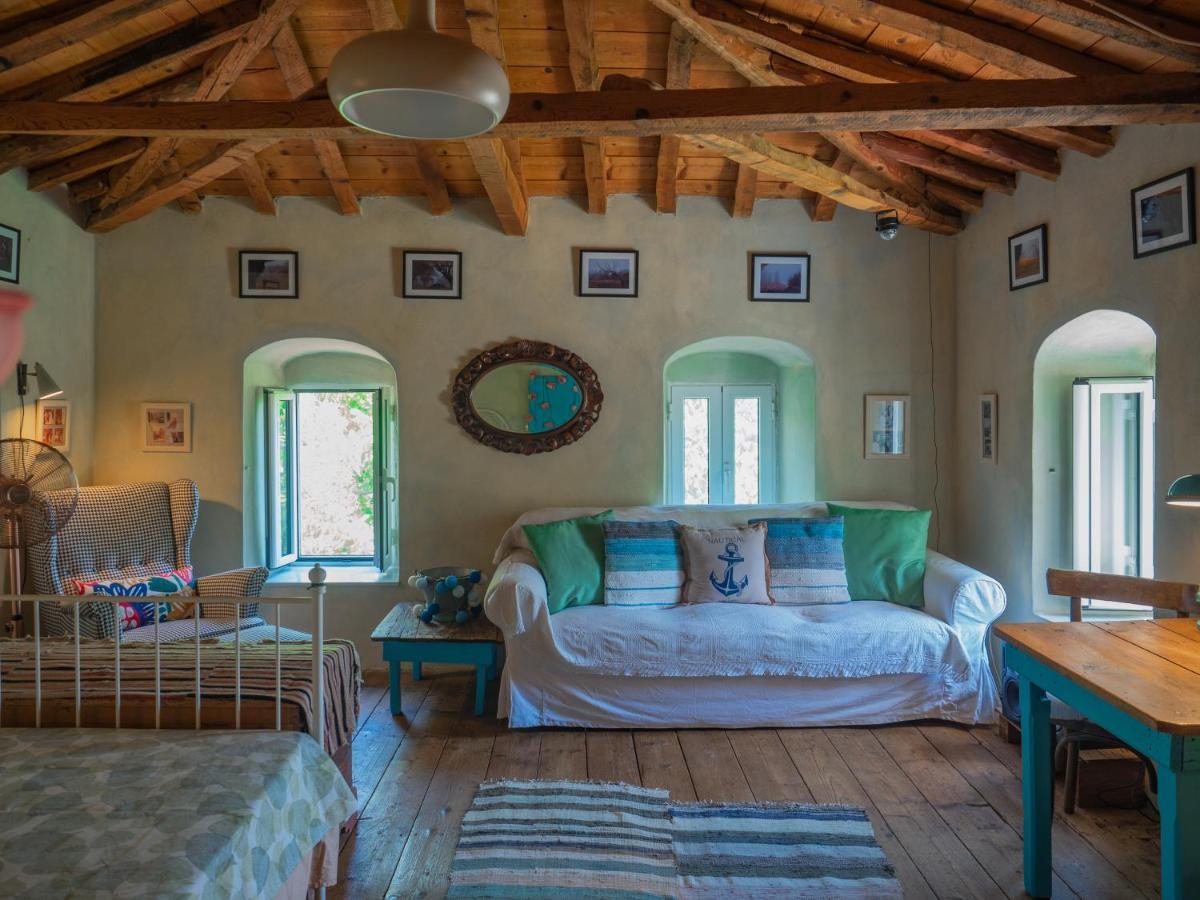 Vintage Stone-Built Country Cottage In Richea Kouloureika Luaran gambar