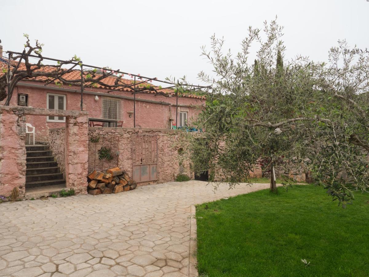 Vintage Stone-Built Country Cottage In Richea Kouloureika Luaran gambar